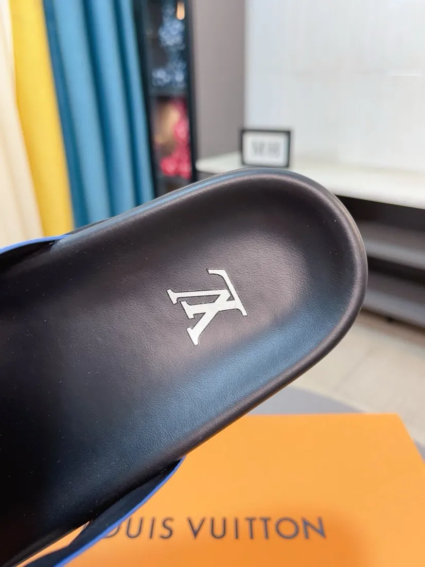 Men's shoes💰300🌹🌹【LV】Multi-color new men's slippers, original quality top version, original special cowhide presbyopia print➕sheepskin on the inside and side, non-slip combination sole, more stable walking, more comfortable and lightweight, high-end and generous, size: 38~44